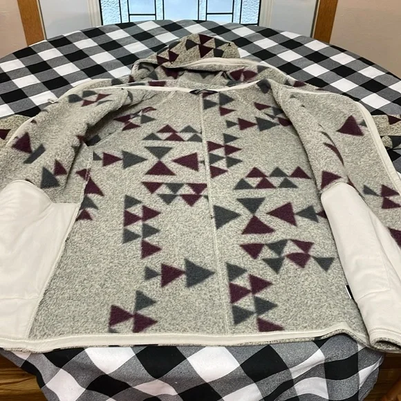 North Face Crescent Wrap Fleece Jacket Toggle Button Peyote Beige Aztec Sweater